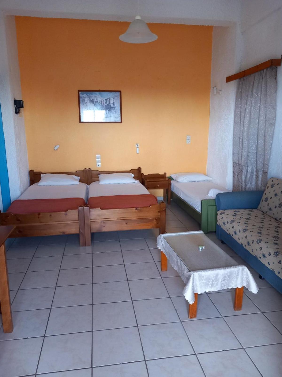 Antikristo Rooms Karteros Bagian luar foto