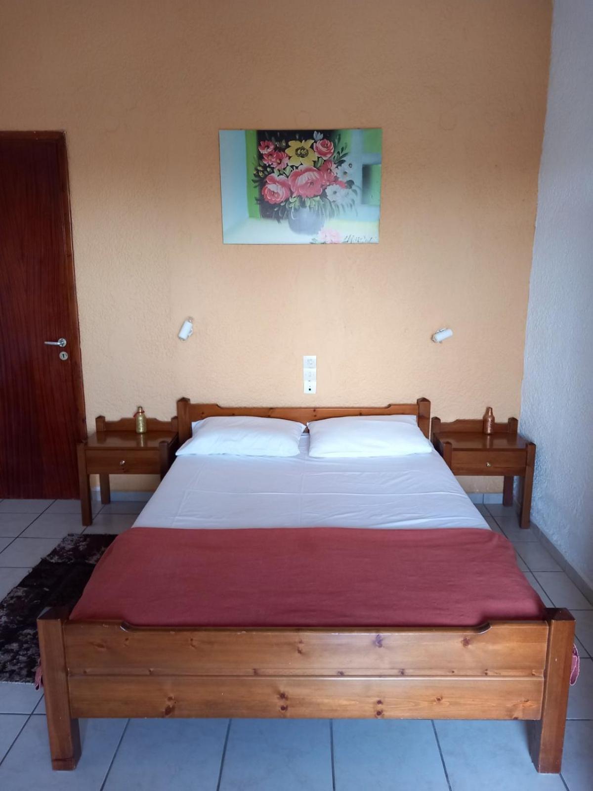 Antikristo Rooms Karteros Bagian luar foto