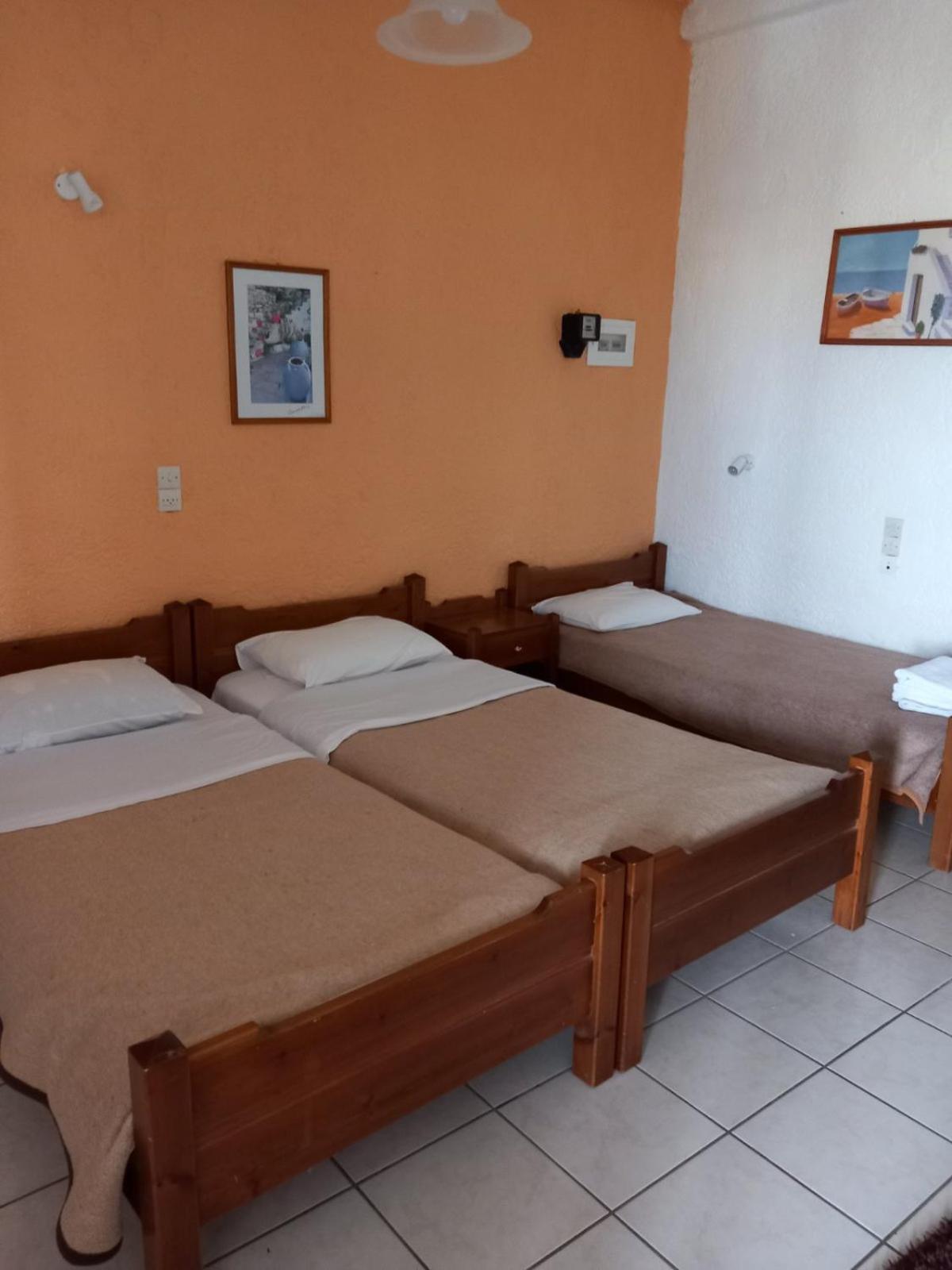 Antikristo Rooms Karteros Bagian luar foto
