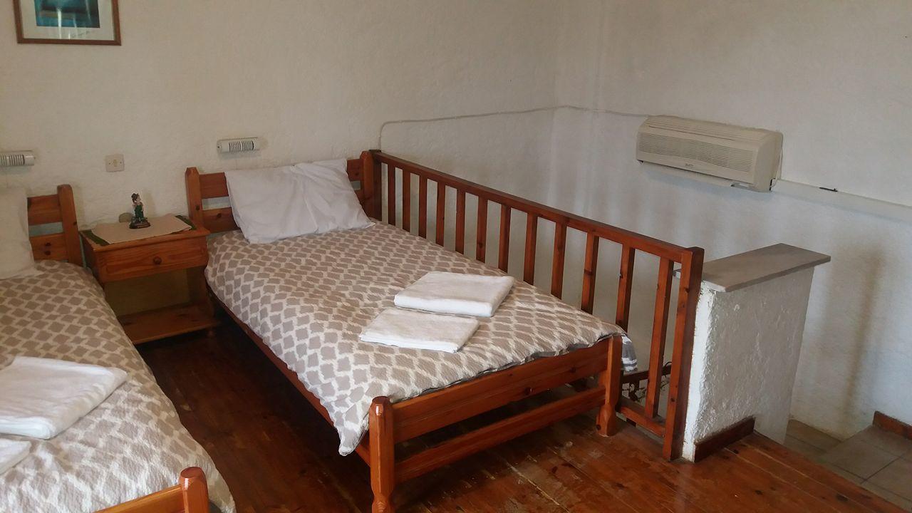 Antikristo Rooms Karteros Bagian luar foto