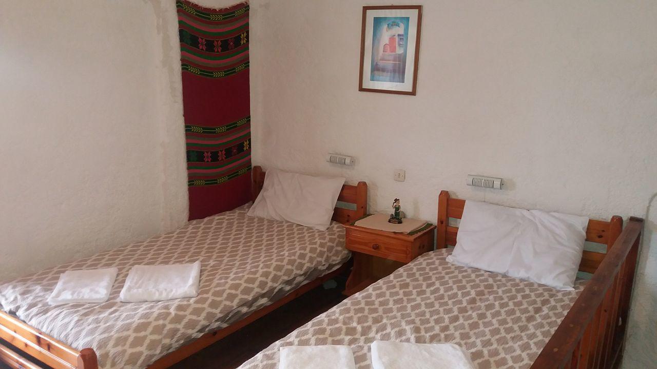 Antikristo Rooms Karteros Bagian luar foto
