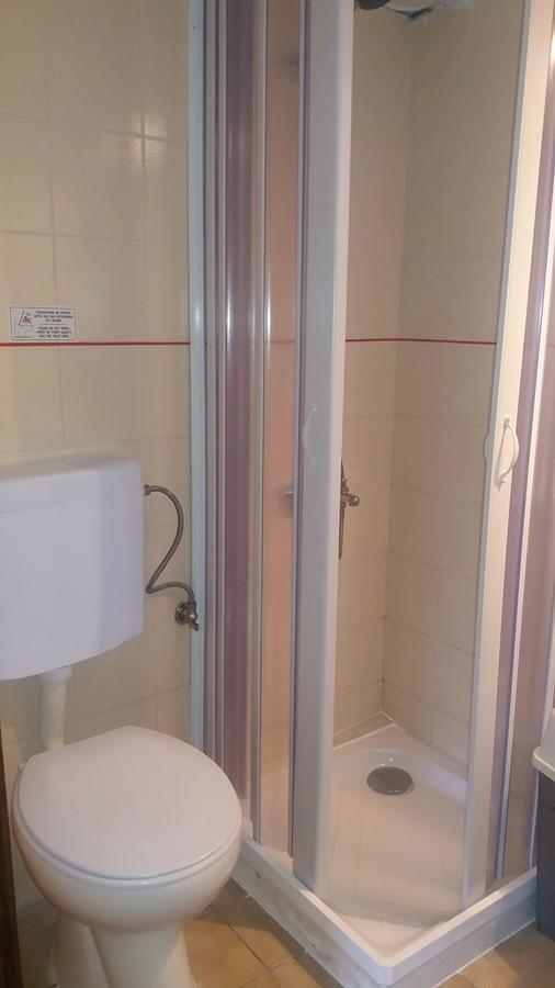 Antikristo Rooms Karteros Bagian luar foto