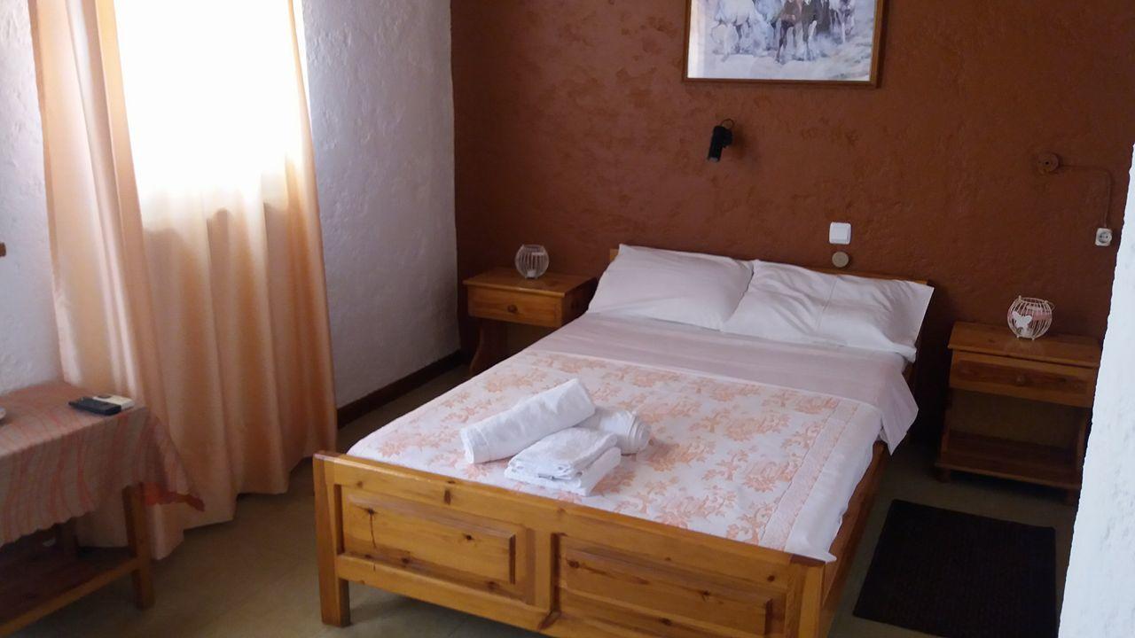 Antikristo Rooms Karteros Bagian luar foto