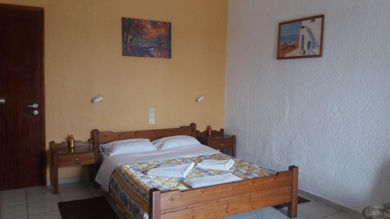 Antikristo Rooms Karteros Bagian luar foto